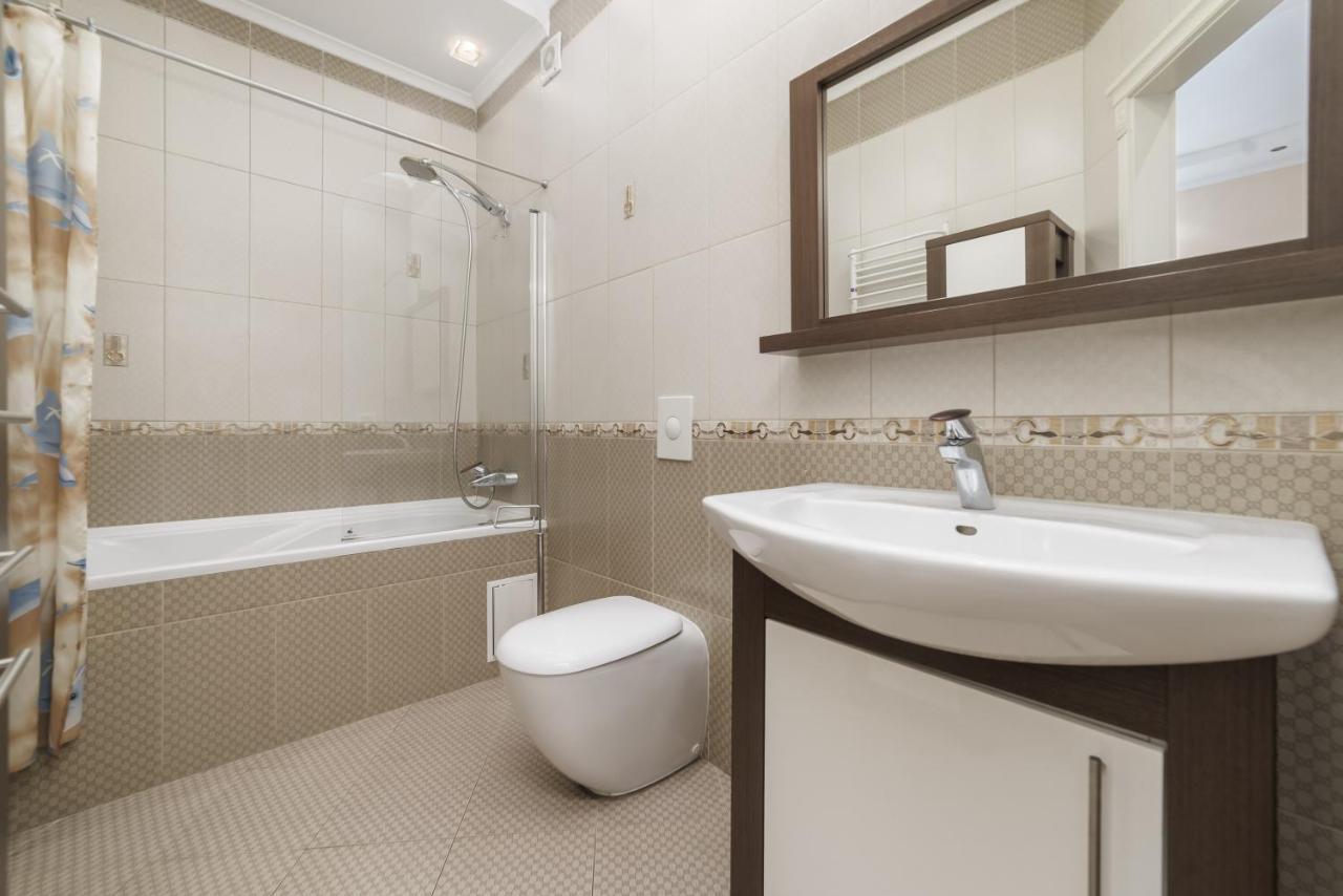 Katerynyska 2 Level Apartment With Sauna Odesa Exterior photo